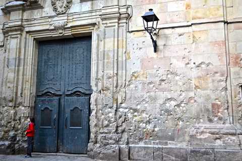 Barcelona Gothic Quarter: What You Will Learn and See On a Walking Tour