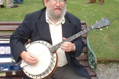 #OTD in 1939 – Bernard Noël ‘Banjo Barney’ McKenna of the Dubliners is born.