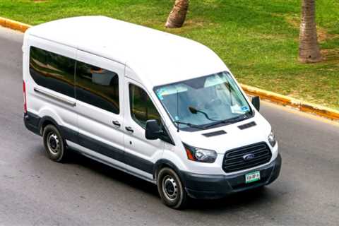 How to Save on a 12-Passenger Van Rental