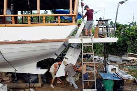 Liveaboard sailboat rebuild | Hoisting and installing its huge wooden rudder — Sailing Yabá 132