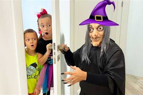 Who''s at the Door? Kids stories for Halloween from Sofia and Maks