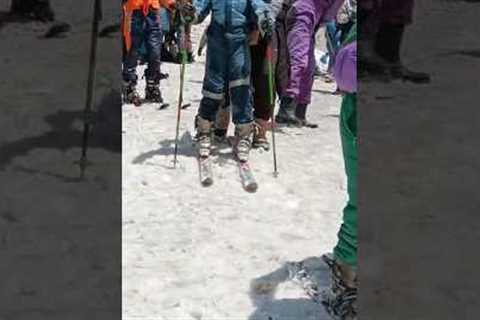 SKIING 🏂⛷️#snow #shorts #youtubeshorts #trending #travel #trip #mountains #vacation