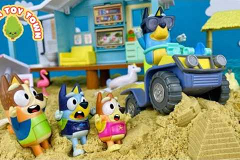 BLUEY and BINGO - Beach Vacation and Sandcastles! ☀️ | Pretend Play with Bluey Toys | Bunya Toy Town