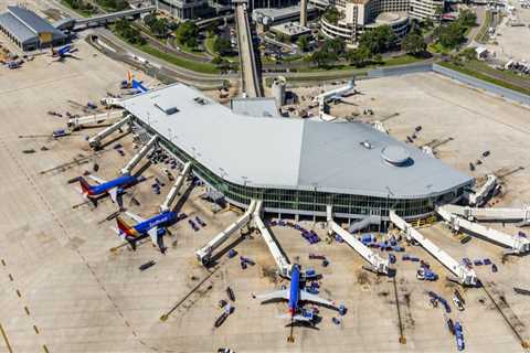 Is Tampa Airport Big? An Expert's Perspective