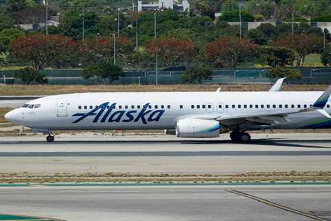 Alaska Airlines baggage fees and how to avoid paying them