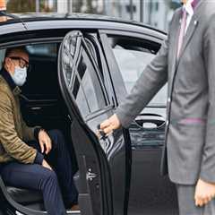 How Chauffeurs Maintain Professionalism During High-Pressure Situations